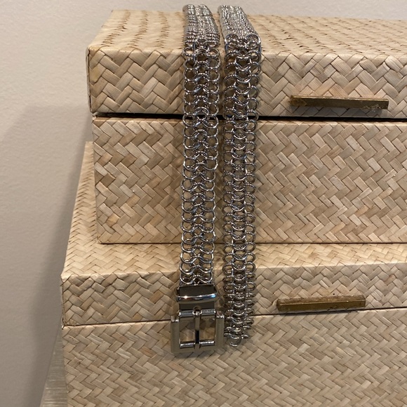 B-LOW THE BELT SILVER CHAIN BELT - Picture 4 of 5